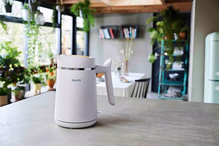 Електрочайник Philips Eco Conscious Edition, 1.7л, екопластик, LED підсвітка, звуковий сигнал, білий матовий (HD9365/10) 369704 фото