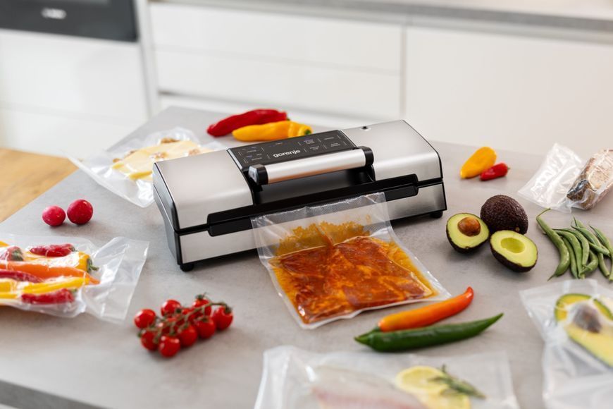 Вакууматор Gorenje для пакетів, 120Вт, 30см, електронне керування, +10 пакетів, нерж, чорний (VS120EPRO) 372355 фото