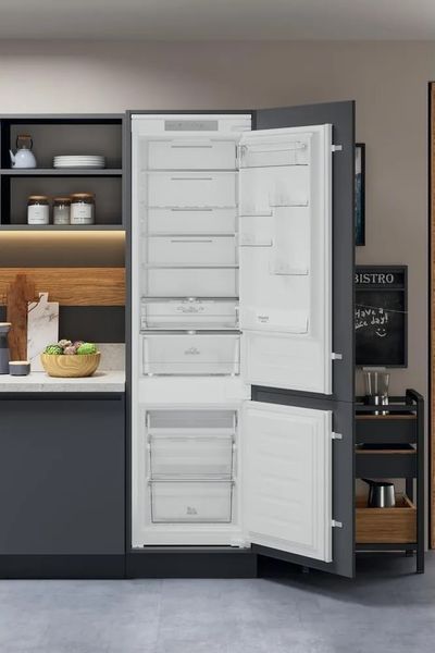 Холодильник Hotpoint вбудований з нижн. мороз., 193,5x54х54, холод.відд.-212л, мороз.відд.-68л, 2дв., А+, NF, інв., зона нульова, білий (HAC20T321) 373893 фото