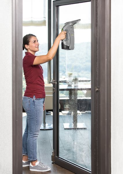 Пилосос для миття вікон акумуляторний Karcher WVP10, 3.7В, контейнер для води 0.2л, 0.95кг (1.633-550.0) 373329 фото
