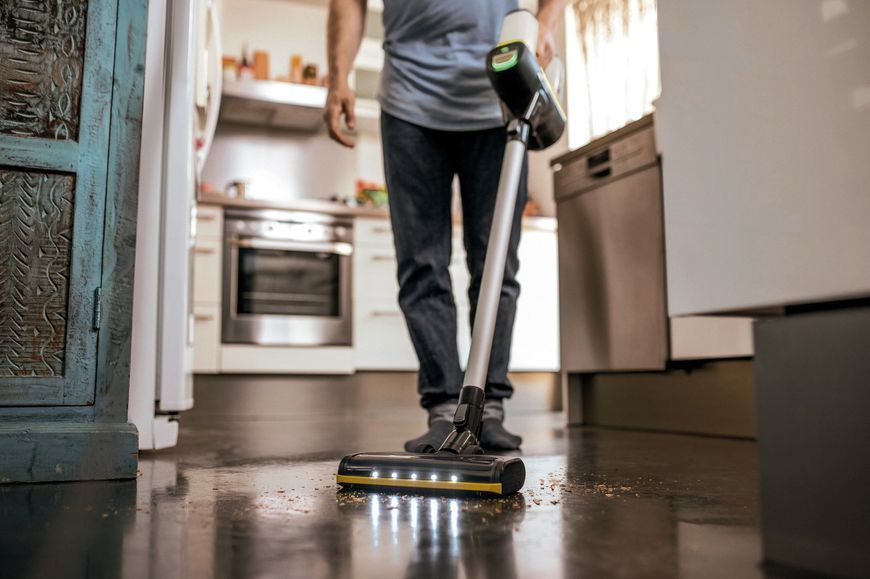 Пилосос Karcher безпровідна VC 6 CORDLESS OURFAMILY, конт пил -0.8л, автон. робота до 50хв, вага-2.5кг, НЕРА 12, білий (1.198-670.0) 373461 фото