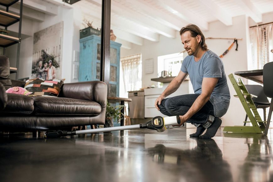 Пилосос Karcher безпровідна VC 6 CORDLESS OURFAMILY, конт пил -0.8л, автон. робота до 50хв, вага-2.5кг, НЕРА 12, білий (1.198-670.0) 373461 фото