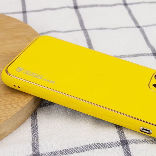 Шкіряний чохол Xshield для Apple iPhone 12 (6.1") Жовтий / Yellow 202350 фото
