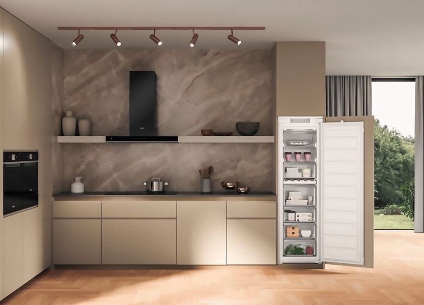 Морозильна камера Whirlpool вбудована, 177x54х54.5, 209л, А++, NF, інв., білий 392863 фото