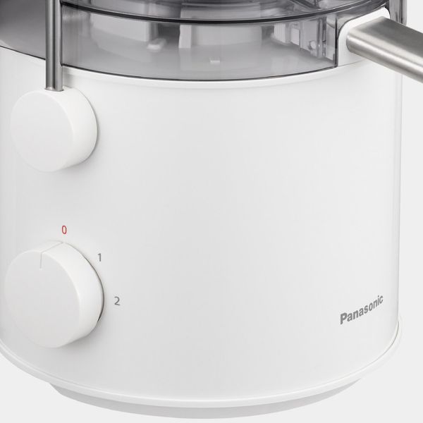 Соковитискач Panasonic відцентрований 1000Вт, чаша-1.5л, жмих-2л, жолоб на ціле яблуко, пластик/метал, білий (MJ-CB100WTQ) 372404 фото