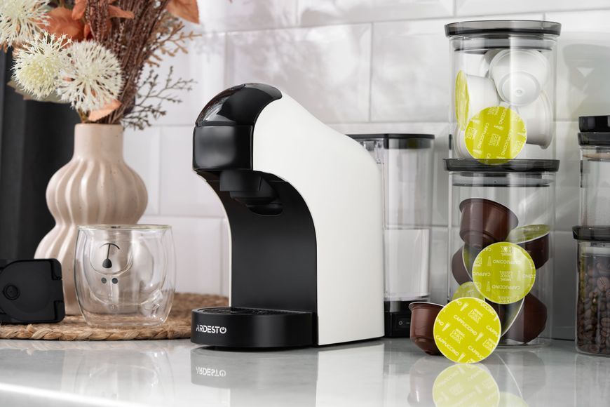 Кавоварка Ardesto капсульна, 0.8л, капсули Nespresso, Nescafe Dolce Gusto, мелена кава, сенсорне керування, білий (YCM-CNDE) 371667 фото