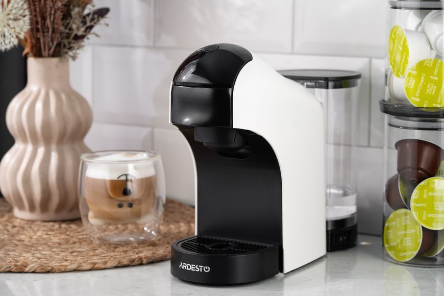 Кавоварка Ardesto капсульна, 0.8л, капсули Nespresso, Nescafe Dolce Gusto, мелена кава, сенсорне керування, білий (YCM-CNDE) 371667 фото