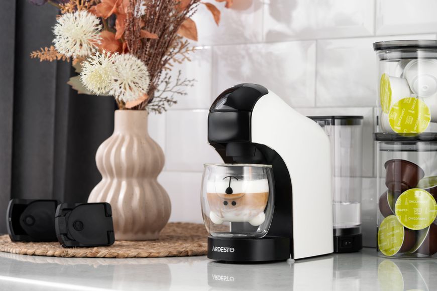 Кавоварка Ardesto капсульна, 0.8л, капсули Nespresso, Nescafe Dolce Gusto, мелена кава, сенсорне керування, білий (YCM-CNDE) 371667 фото