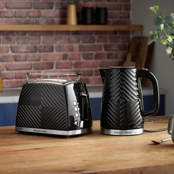 Електрочайник Russell Hobbs Groove Black, 1.7л, пластик, Strix, чорний (26380-70) 363746 фото