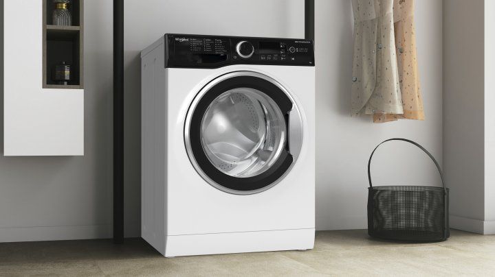 Пральна машина Whirlpool фронтальна, 6кг, 1200, A+++, 43см, дисплей, інвертор, люк чорний, білий (WRBSB6228BUA) 375909 фото