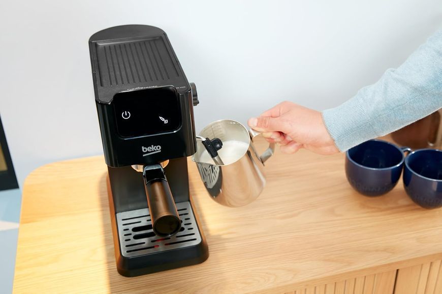 Кавоварка Beko&nbsp;ріжкова 1.1л, мелена, ручний капучинатор, підігрів чашок, авторецептів - 2, дисплей, чорний (CEP5302B) 380177 фото