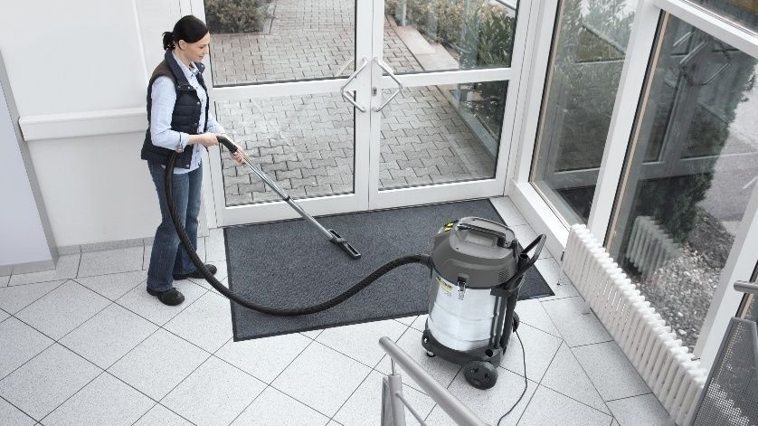 Пилосос професійний Karcher NT 70/2 Me Classic двомоторний, 2300Вт, 225мБар, контейнер 70л, 18.5кг (1.667-306.0) 373467 фото