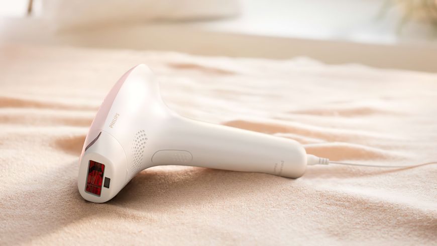 Фотоепілятор Philips Lumea IPL 7000 Series, від мережі, кіл-ть спалах.-250000, 5 Дж/см?, 4 см2, футляр, білий (SC1994/00) 372306 фото