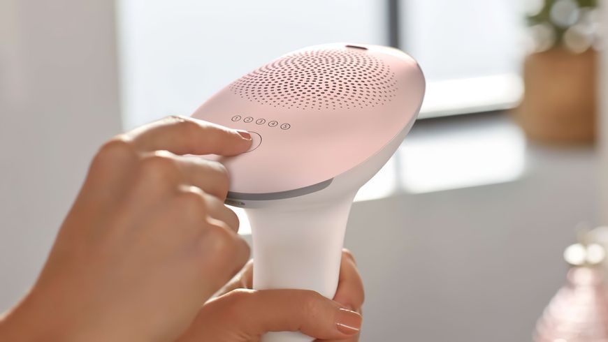 Фотоепілятор Philips Lumea IPL 7000 Series, від мережі, кіл-ть спалах.-250000, 5 Дж/см?, 4 см2, футляр, білий (SC1994/00) 372306 фото