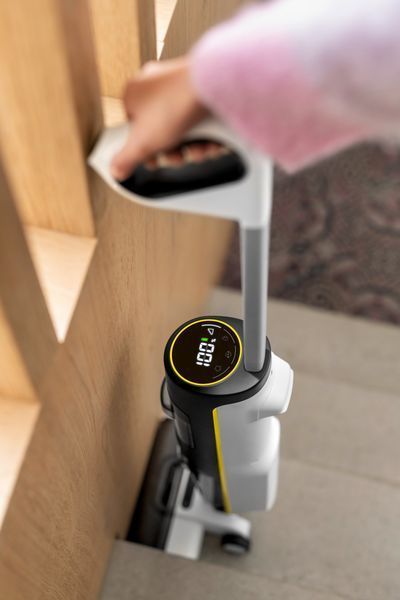 Пилосос Karcher безпровідний FCV 4, 180Вт, конт пил -0.45л, вода -0.75л, автон. робота до 45хв, вага-4.1кг, білий 389329 фото