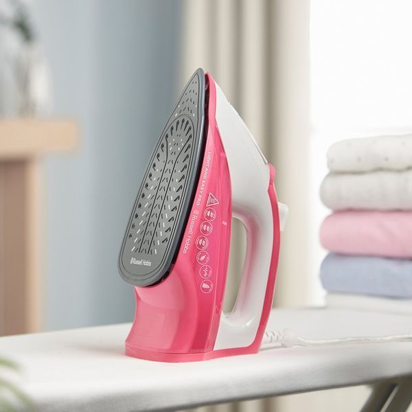Праска Russell Hobbs Light & Easy Pro, 2600Вт, 240мл, паровий удар -130гр, постійна пара - 40гр, керам. підошва, біло-рожевий (26461-56) 373496 фото