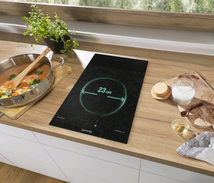 Варильна поверхня Gorenje індукційна, 30см, Доміно, PowerBoost, TouchControl, поєднання конфорок, чорний (GI3201BC) 367309 фото